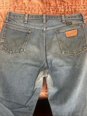 Wrangler Men’s Light Blue Relaxed Fit Jeans